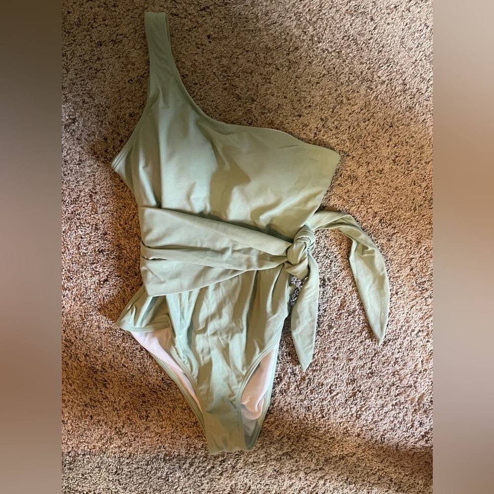 Never worn one piece bathing suit from pink Lilly.